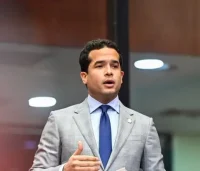 Omar Fernández pide liberar de impuestos los salarios menores de RD$52,000