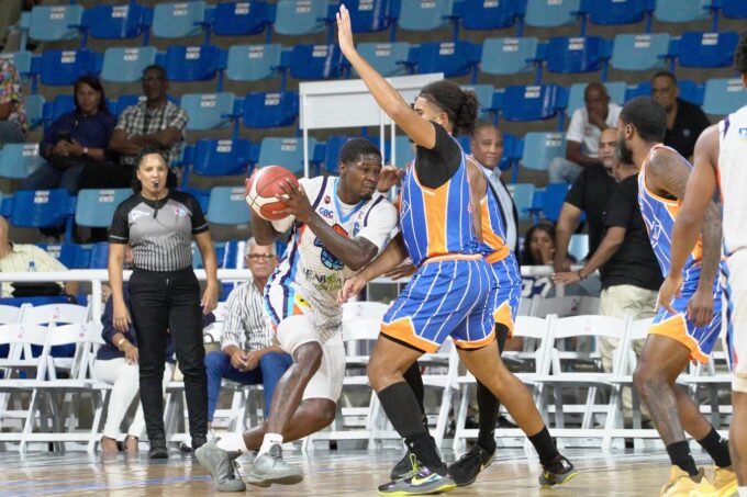 Fitzgerald y De la Cruz lideran victoria de Los Prados sobre Huellas del Siglo