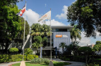 MOPC realiza operativo de limpieza en el centro INAIPI La Bombita de Azua